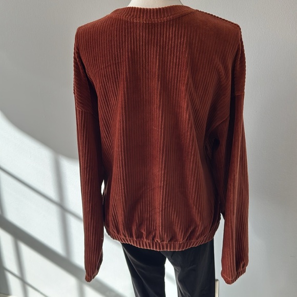 Soft Scoop Neck Top - Picture 4 of 4